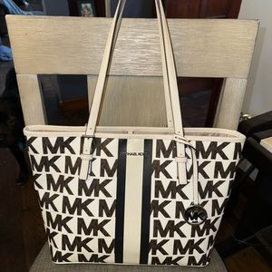 Michael Kors Jet set travel tote